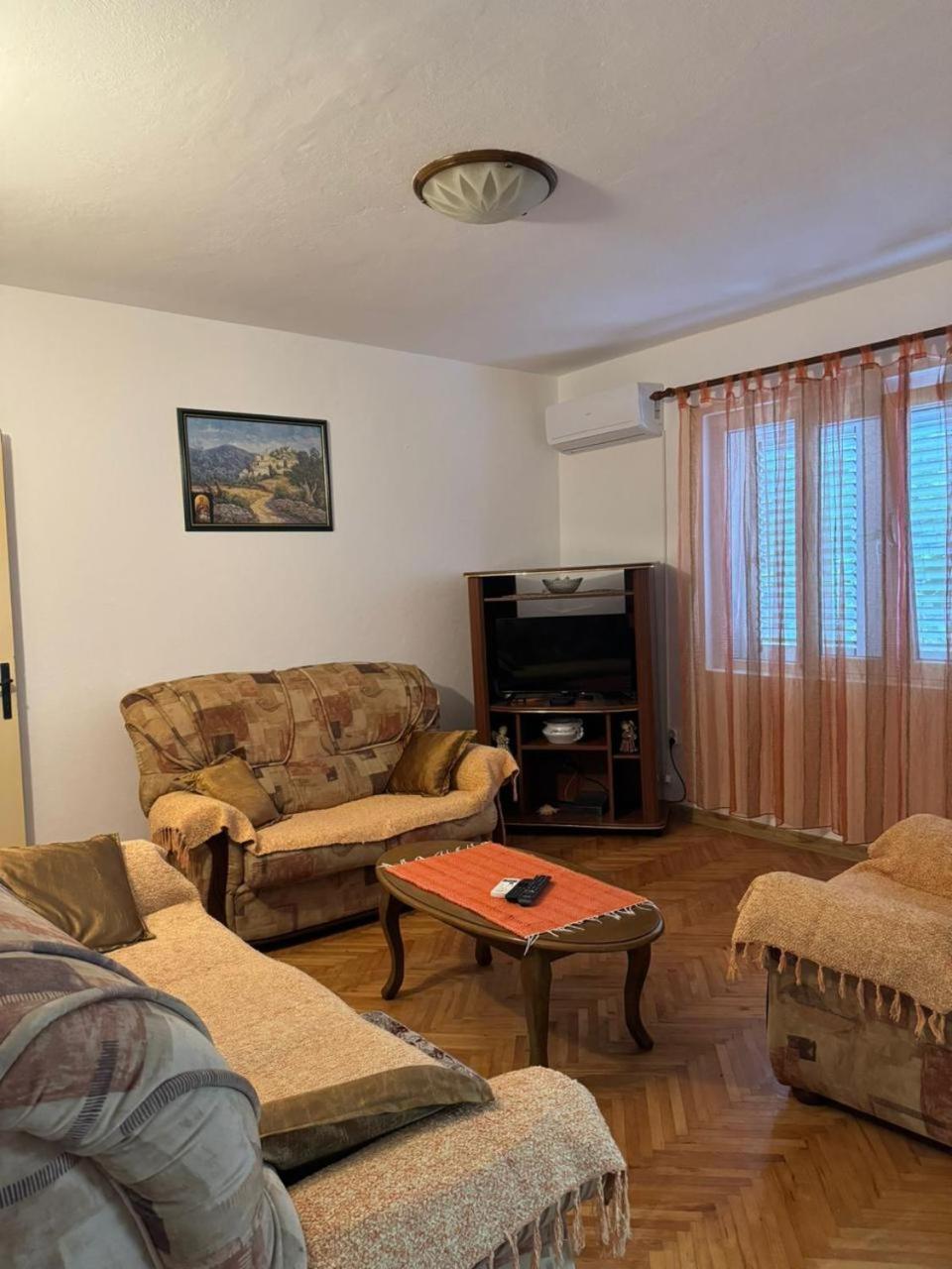 Dada Apartment