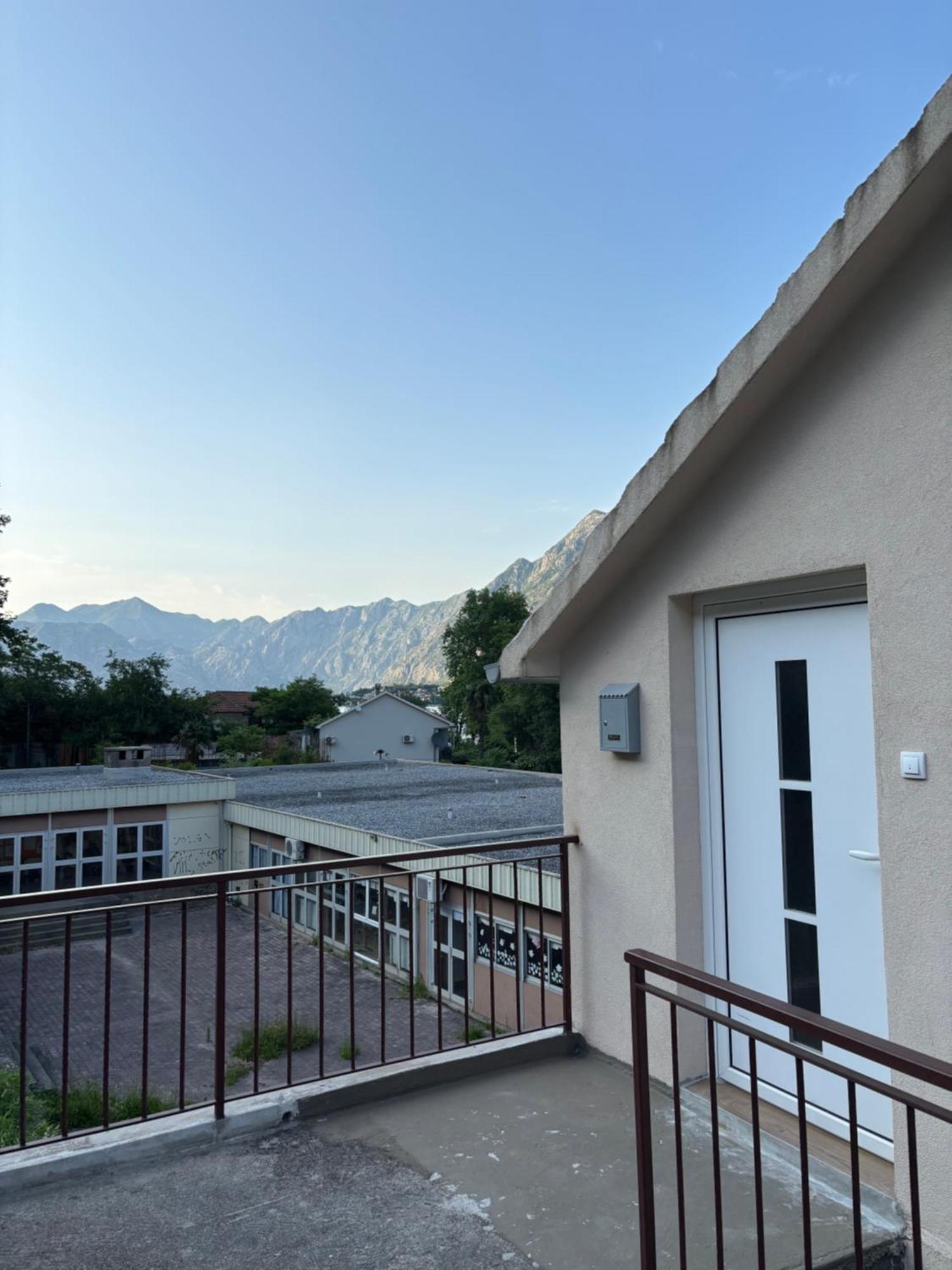 Dada Apartment Kotor